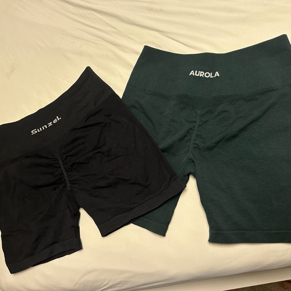 2 scrunch butt athletic shorts